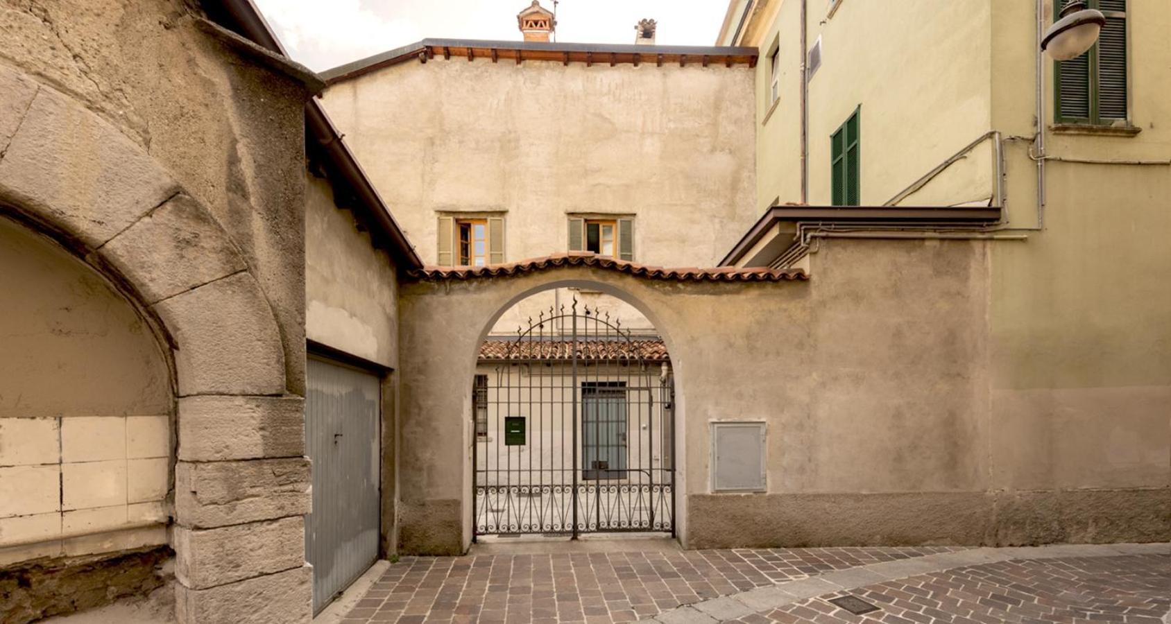 Charming Joivy Flat Next To Duomo Di Como Dış mekan fotoğraf